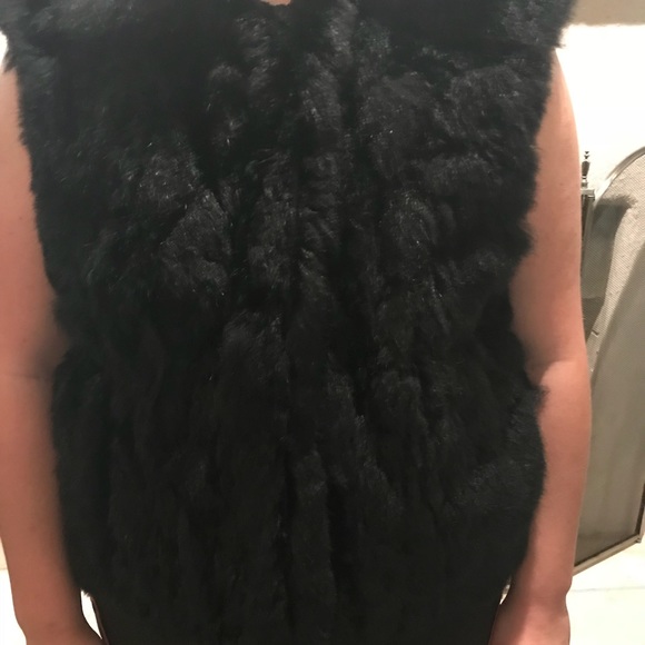Fur zip up vest. Leather collar inside. - Picture 4 of 5